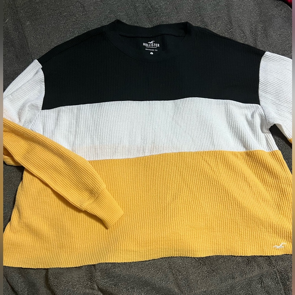 Hollister size small boyfriend tee